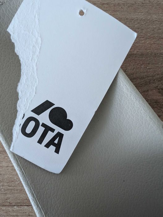 Klapki na platformie Kubota, chłodny beż