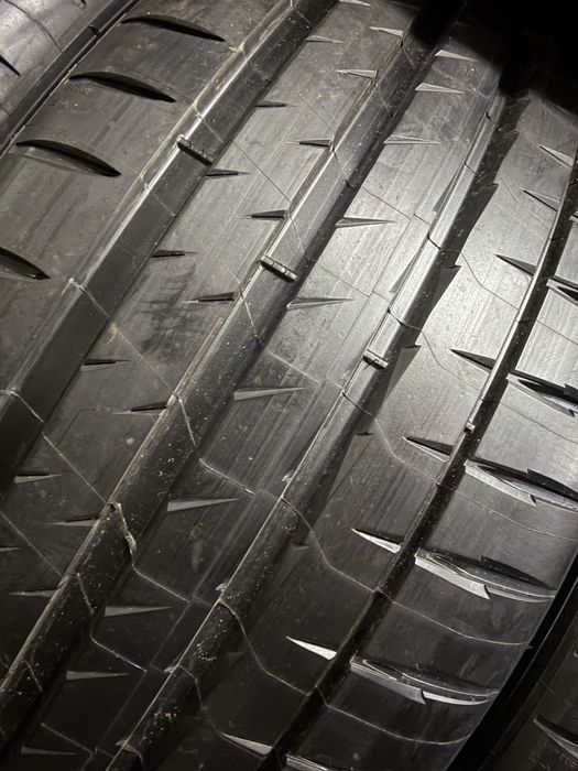 245/35 r 21 Michelin 4шт.