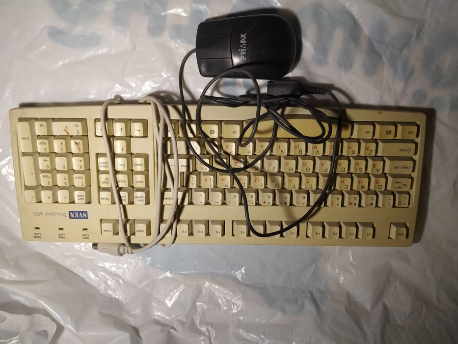 Клавіатура AT та COM мишка