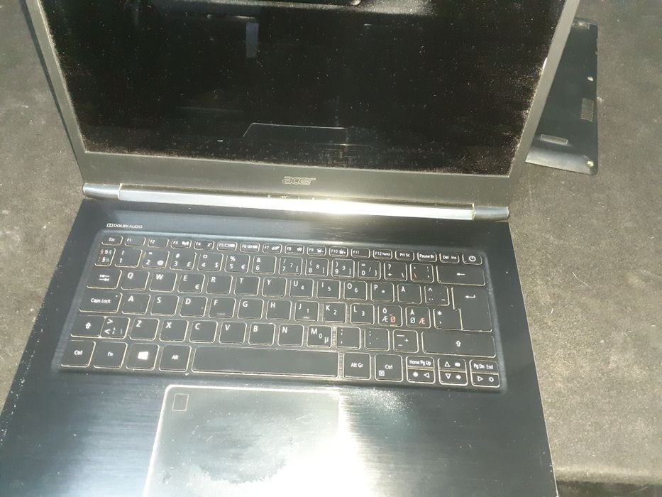 Portátil Acer SF614-61-556G