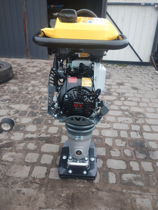 Skoczek zagęszczarka koparka świder wynajem MBM wypożyczalnia narzędzi