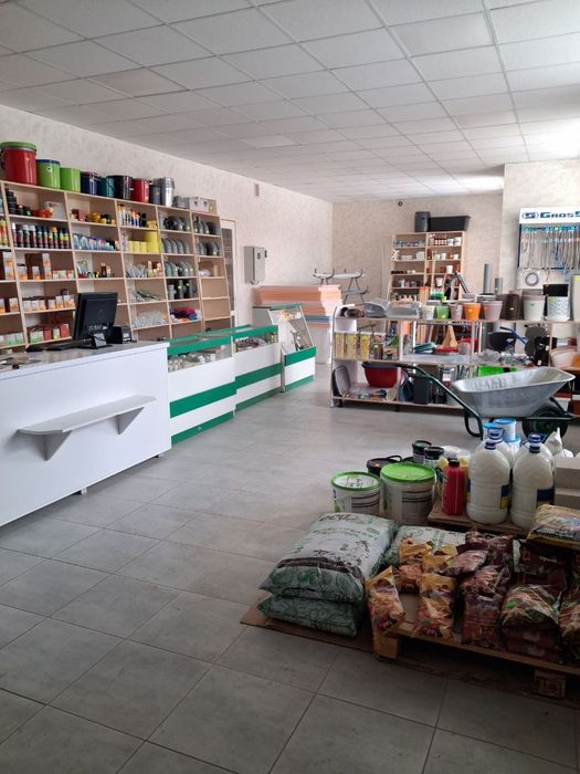 Продам приміщення 140 м2  під магазин , салон краси