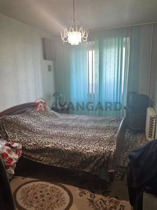 Продам 3 кімнатну квартиру на пр. Олександра Поля (Кірова), низ