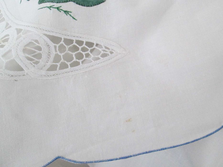 Toalha de mesa com aplicações