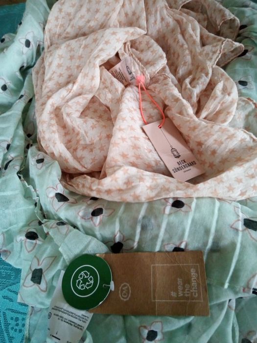 Новенький шарф від PLANET на подарунок