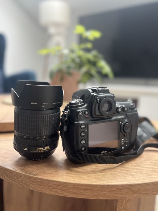 Nikon d700 z obiektywem 18-105