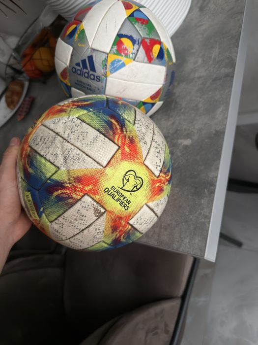 Футбольні мячі adidas
