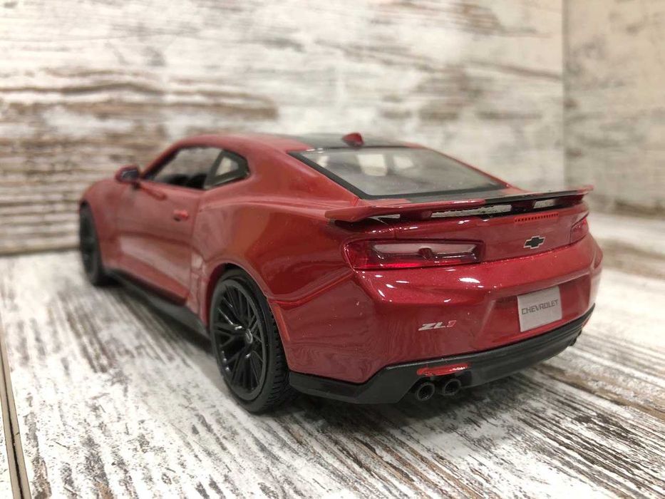 Металева машинка модель Chevrolet Camaro Ford Mustang