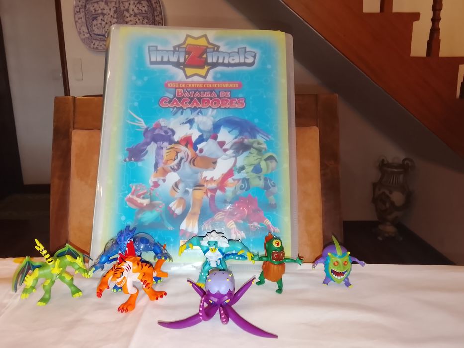 Pack Invizimals, caderneta mais bonecos !!