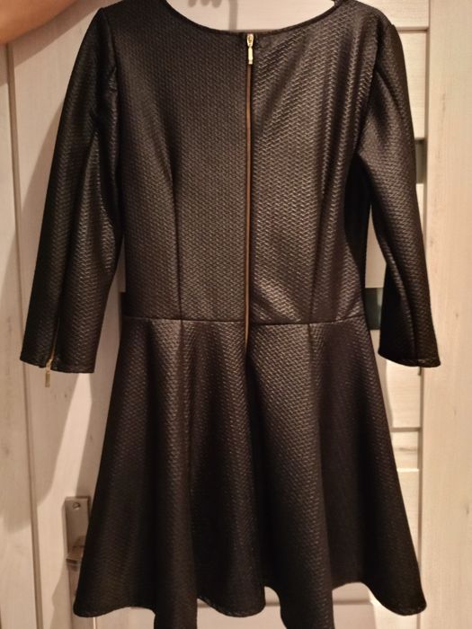 Sukienka czarna rozkloszowana XS/S połyskująca sylwester