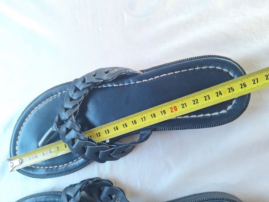 Skórzane, plecione japonki