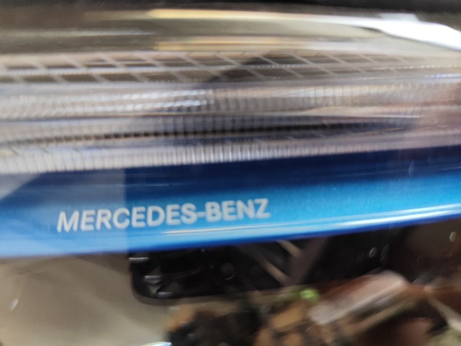 Farol direito Mercedes EQA 2026