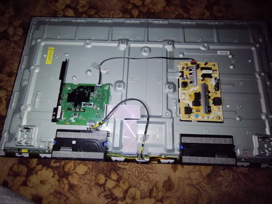 Samsung UE50TU8000UXUA. Розбита матриця. Запчастини