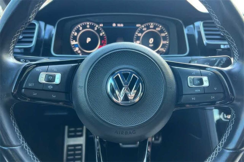 Volkswagen Golf R      2019
