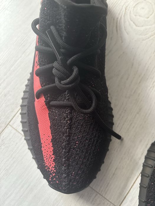 Yeezy 350 boost v2 red stripes