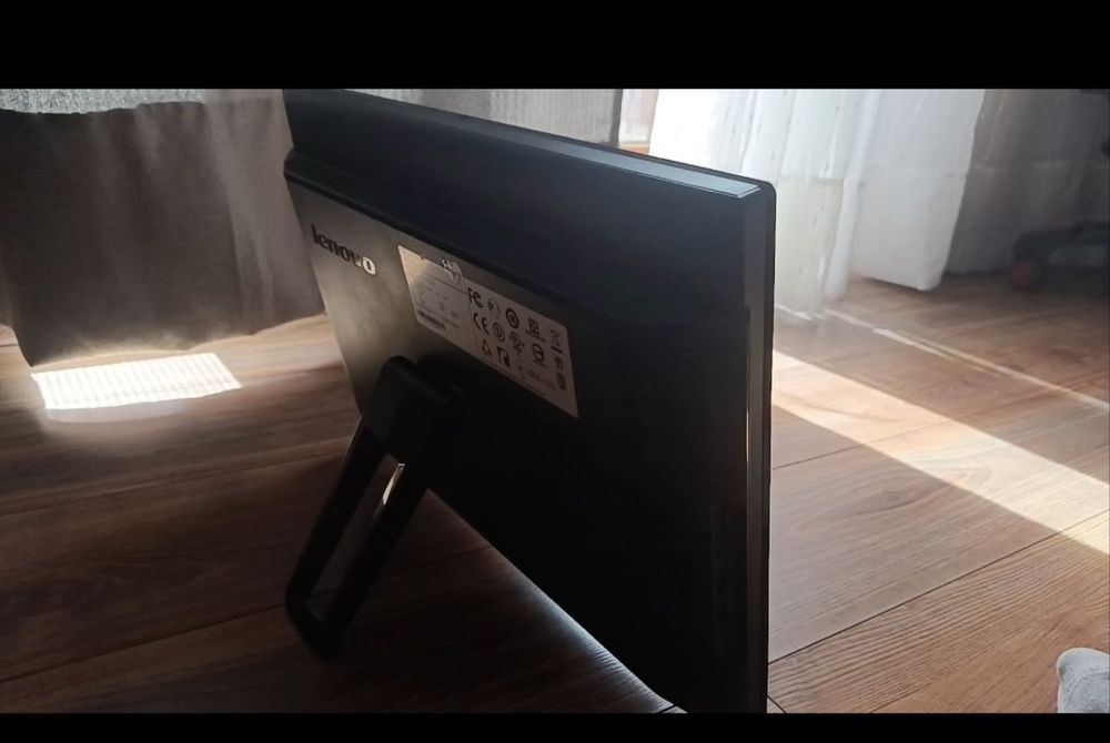 Sprzedaję Lenovo C240