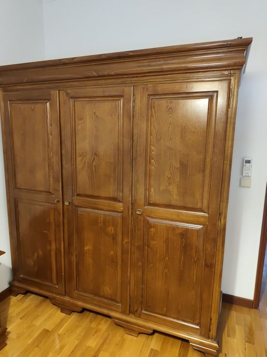 Guarda roupas em MADEIRA