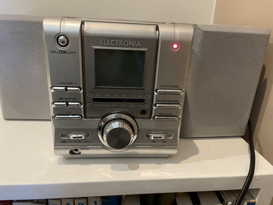 Aparelhagem com radio e leitura de CD’s.