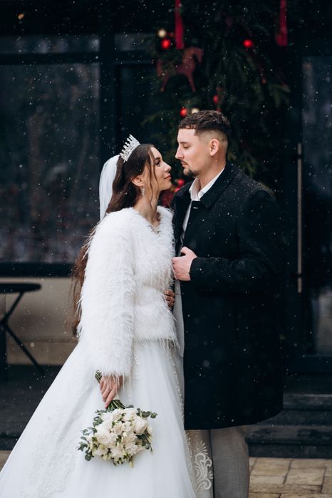 Неймовірно гарна біла шуба