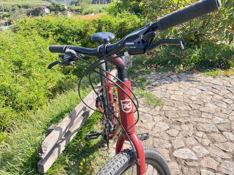 Bicicleta Kona Dew + set de pneus