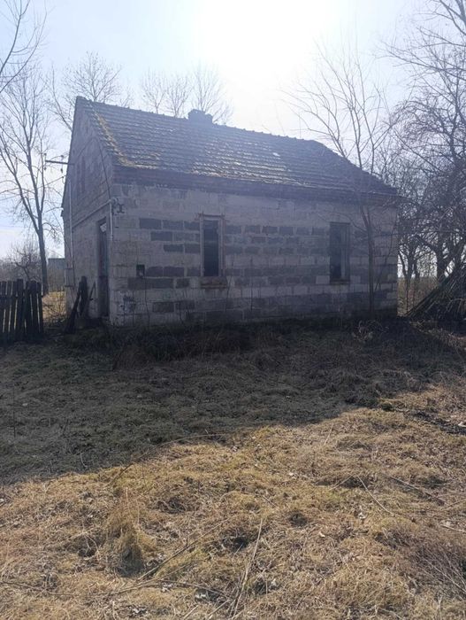 Działka z budynkami