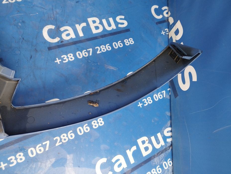 Накладка бампера переднього центральна Opel Vivaro Опель віваро