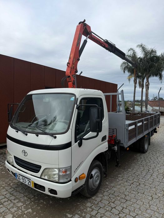 Toyota dyna com grua Palfinger