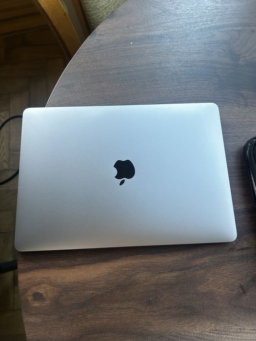 Macbook air M1 13,3 cali