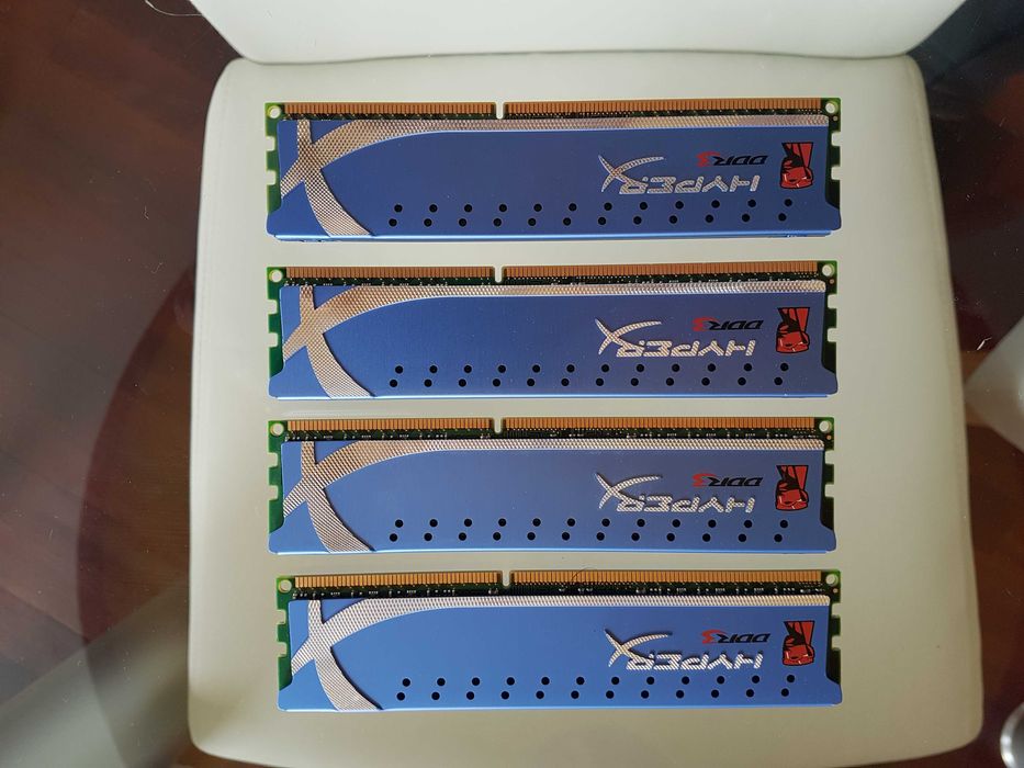 4x RAM Kingston HyperX Genesis KHX1600C9AD3K2/4G DDR3, radiatory alum.