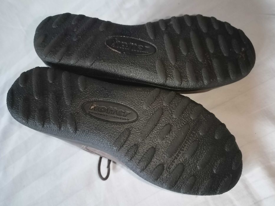 Hotter roz. 37 /UK 4/ - dł. wkł. 23. 8 cm - skóra