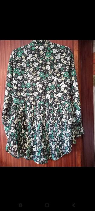 Camiseiro / Blusa - Fundo preto com flores verdes - S - Tiffosi