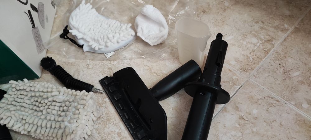 Máquina de limpeza a vapor com várias acessórios