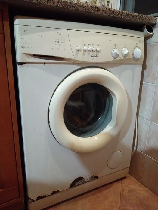 Máquina Whirlpool de Lavar Roupa – a funcionar