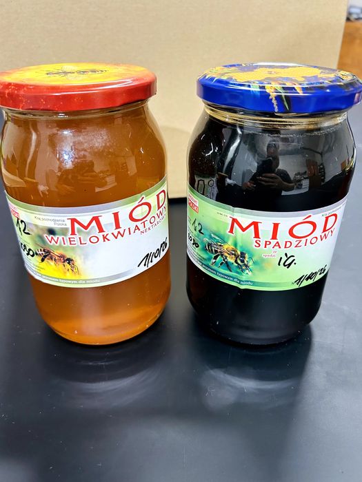 Miód z własnej pasieki spadziowy oraz wielokwiatowy, w ofercie także jajka.