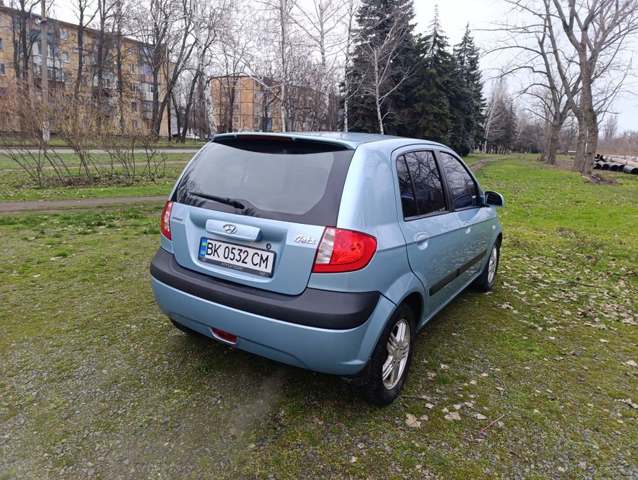 Продам гарне надійне авто яке не потребує вкладень. Двигун в чудовому стані недавно міняний грм, мастила не бере зводиться завжди з пів оберту. Взимку дуже тепла а в літку прохолодна, кондиціонер працює гарно. Встановлено Гбо що дає гарну економію записано в техпаспорт. Автоматичка КПП працює дуже гарно без жодних зауважень. Повний електропакет, все працює. Є сигналізація. По ходовій не потребує жодних вкладень. Гарні диски на 14, гарна зимова гума Matador. Має захист двигуна. Корозія відсутня. Рідний пробіг. Торг. Дзвоніть домовимось!