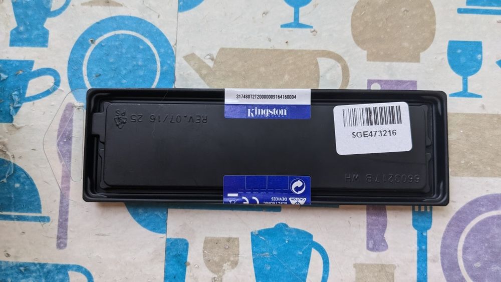 Память Kingston DDR3 4GB 1600 (KVR16N11S8/4WP)