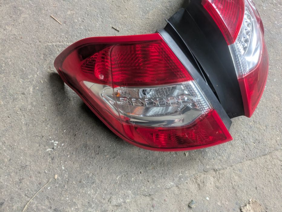 Citroen C4 II B7 lampa tylna   lewa prawa strona
