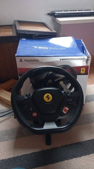 Volante thrustmaster para PlayStation 4 e 5 com jogo incluido