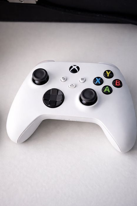 Xbox Series S + 73 Jogos (Baldur’s Gate 3, FC 26, Wukong) + Comando