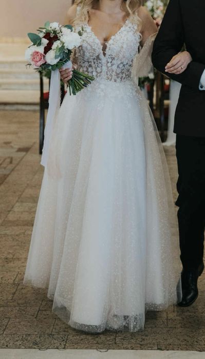 Suknia ślubna salon Nicole + długi welon