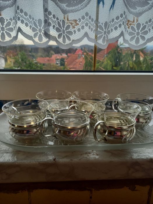 Stare vintage szklaneczki w koszyczkach
