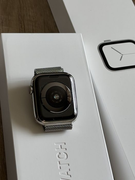 Apple Watch 4 44 Silver  Stainless Steel Milanese Loop