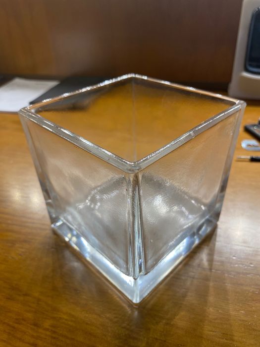 Vaso quadrado em vidro