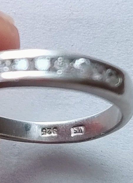 Srebrny pierścionek Yes