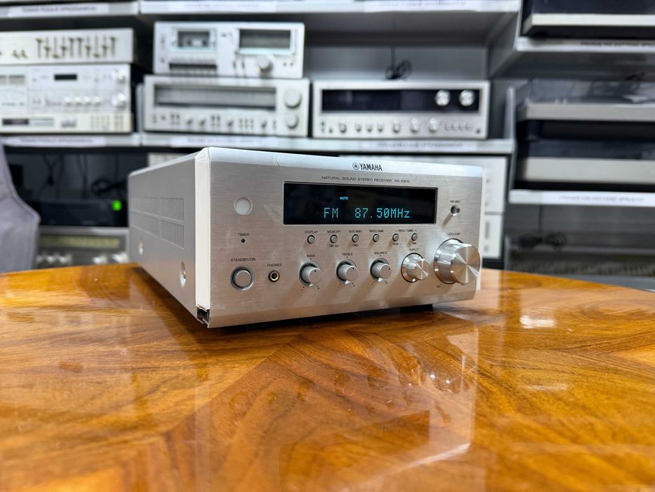 Wieża Yamaha PianoCraft RX-E810 mini amplituner, Audio Room