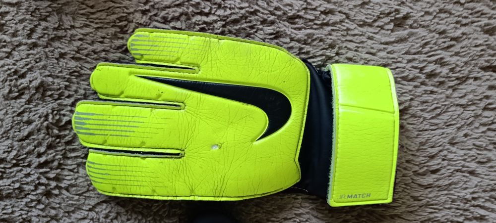 Rękawice piłkarskie Nike rozm M-L.