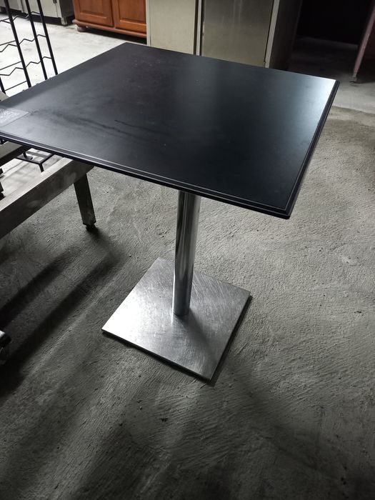 Mesas com base em inox