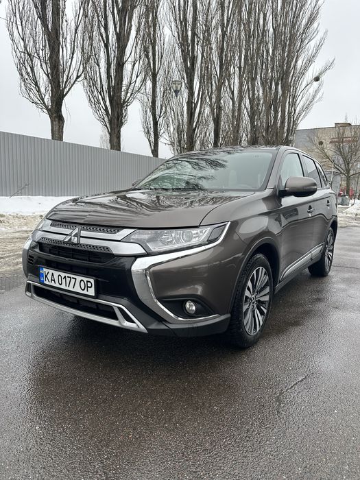Продаю автомобіль Mitsubishi Outlander III покоління