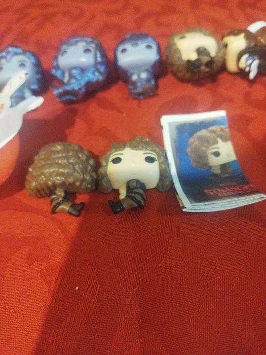 Nancy Stranger Things Kinder Joy