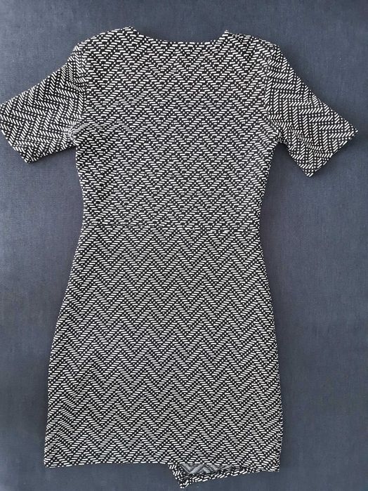 Sukienka czarno biała, Reserved, rozm. 32/34